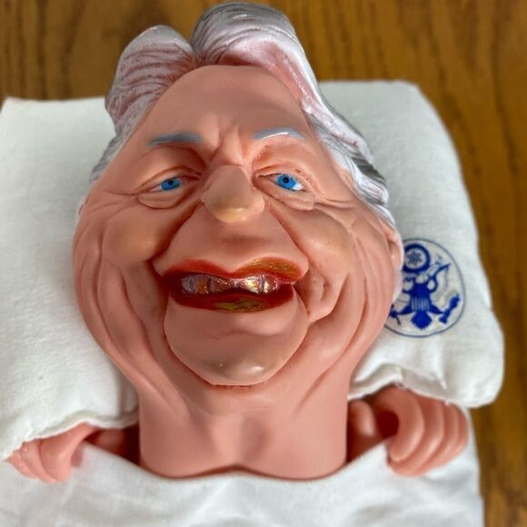 George HW & Barbara Bush Slippers - Picture 3 of 4